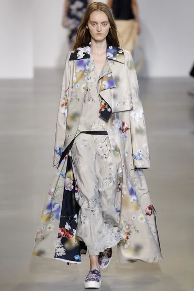 Look 16